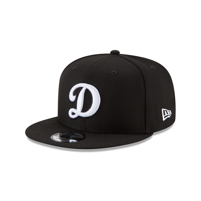 Load image into Gallery viewer, New Era LA Dodgers &quot;D&quot; 9Fifty Snapback - Black - Left
