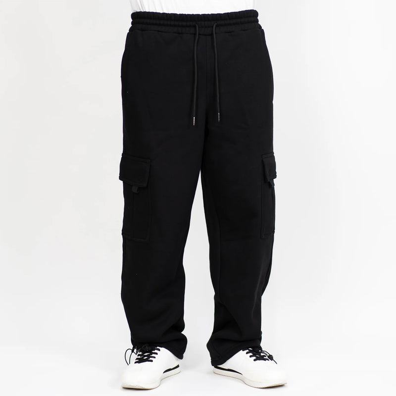 Load image into Gallery viewer, FB County Heavyweight Loose Fit Cargo Sweatpants in black - front.
